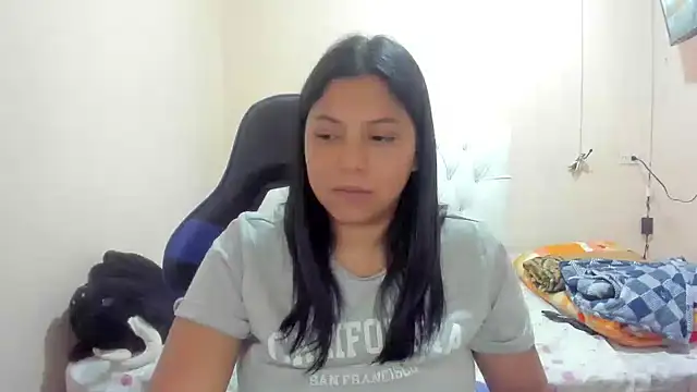 Snapshot of Leylafourniert chatting on December 21, 2024, 9:47 pm Leylafourniert online show from December 21, 2024, 9:47 pm