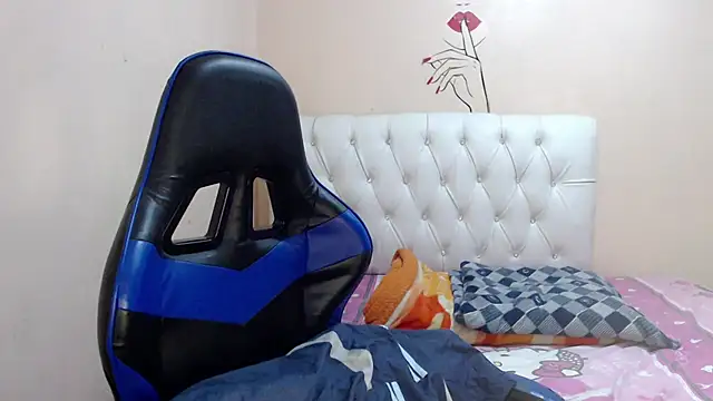 Snapshot of Leylafourniert chatting on October 8, 2025, 5:10 pm Leylafourniert online show from October 8, 2025, 5:10 pm