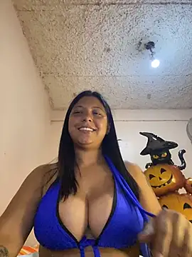 Snapshot of Leylafourniert chatting on October 23, 2025, 8:07 pm Leylafourniert online show from October 23, 2025, 8:07 pm