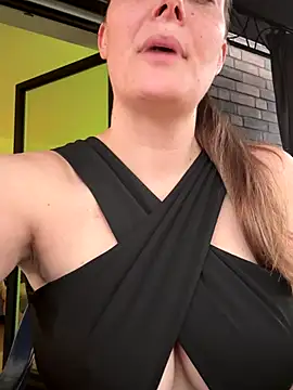 Snapshot of newMichelle chatting on October 6, 2025, 6:11 am newMichelle online show from October 6, 2025, 6:11 am