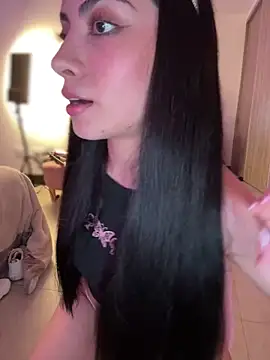 martiiaciar online show from December 4, 2025, 2:10 am