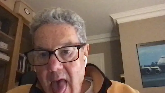 Snapshot of Oldpistolpete chatting on November 12, 2025, 5:57 pm Oldpistolpete online show from November 12, 2025, 5:57 pm