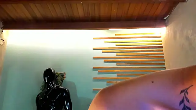 Snapshot of 2tommy_greg chatting on January 15, 2025, 4:00 pm 2tommy greg online show from January 15, 2025, 4:00 pm