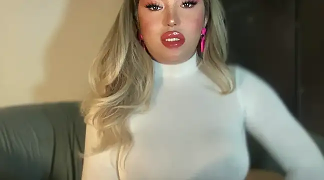 BigDominaMia online show from December 30, 2024, 9:05 am