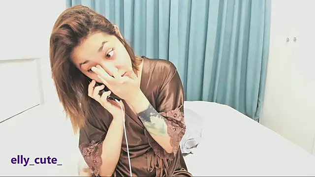 Snapshot of Elly_Cute chatting on November 4, 2025, 9:58 pm Elly Cute online show from November 4, 2025, 9:58 pm