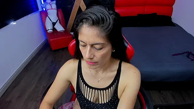 AnnyMilet  online show from July 6, 2026, 3:03 pm