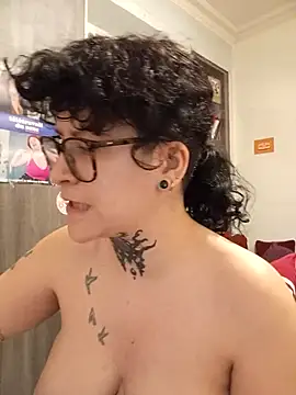 callmelouve online show from January 8, 2026, 4:31 pm