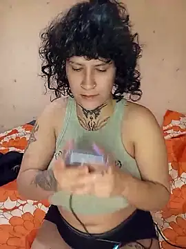 Snapshot of callmelouve chatting on February 15, 2026, 7:43 pm callmelouve online show from February 15, 2026, 7:43 pm