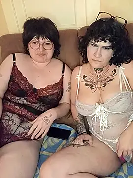 Snapshot of callmelouve chatting on March 1, 2026, 9:39 pm callmelouve online show from March 1, 2026, 9:39 pm