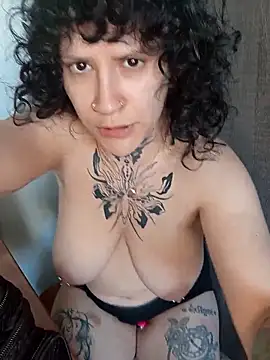 Snapshot of callmelouve chatting on March 7, 2026, 3:31 pm callmelouve online show from March 7, 2026, 3:31 pm