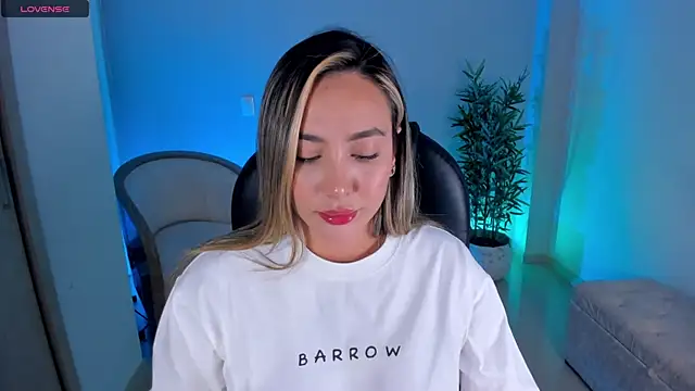 NiaBennet  online show from October 9, 2025, 1:25 am