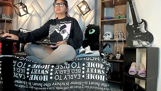 MirandaHaguen online show from January 19, 2025, 1:01 pm