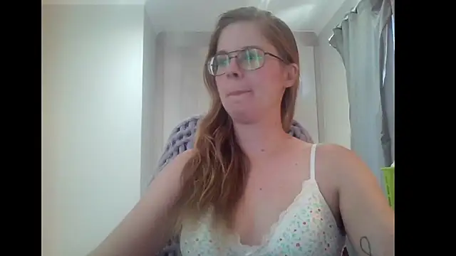 Snapshot of SavannaGirly chatting on January 22, 2025, 7:25 am SavannaGirly online show from January 22, 2025, 7:25 am
