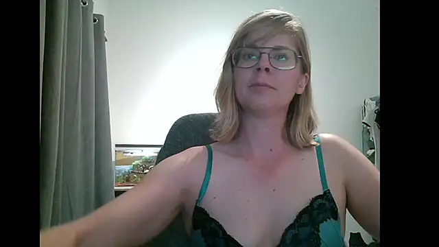 Snapshot of SavannaGirly chatting on March 6, 2025, 8:05 pm SavannaGirly online show from March 6, 2025, 8:05 pm