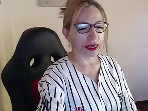Snapshot of Chayla_Ruiz chatting on December 13, 2024, 12:39 pm Chayla Ruiz online show from December 13, 2024, 12:39 pm