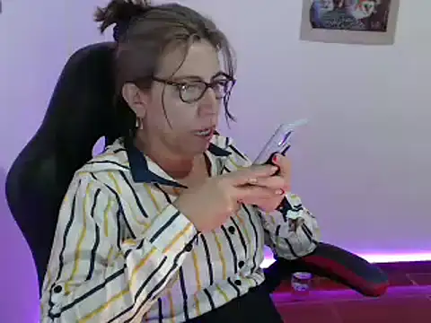 Snapshot of Chayla_Ruiz chatting on December 17, 2024, 10:11 pm Chayla Ruiz online show from December 17, 2024, 10:11 pm