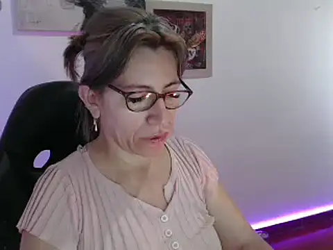 Snapshot of Chayla_Ruiz chatting on December 19, 2024, 9:28 pm Chayla Ruiz online show from December 19, 2024, 9:28 pm