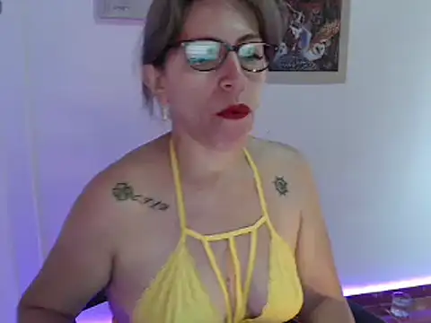 Snapshot of Chayla_Ruiz chatting on December 21, 2024, 1:53 pm Chayla Ruiz online show from December 21, 2024, 1:53 pm