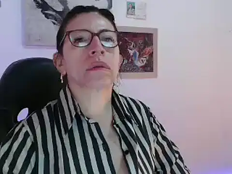 Snapshot of Chayla_Ruiz chatting on December 27, 2024, 1:28 pm Chayla Ruiz online show from December 27, 2024, 1:28 pm