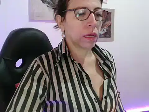 Snapshot of Chayla_Ruiz chatting on January 5, 2025, 12:53 pm Chayla Ruiz online show from January 5, 2025, 12:53 pm