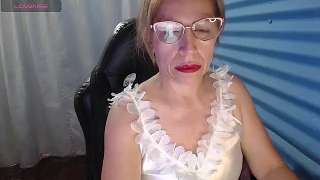 Snapshot of Chayla_Ruiz chatting on April 7, 2026, 11:21 am Chayla Ruiz online show from April 7, 2026, 11:21 am