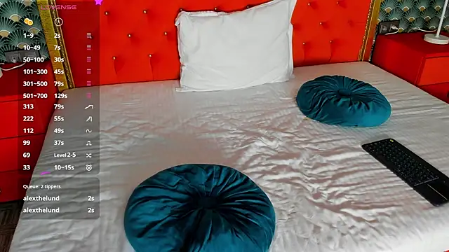 Snapshot of VallerieJones chatting on October 6, 2025, 10:29 pm VallerieJones online show from October 6, 2025, 10:29 pm