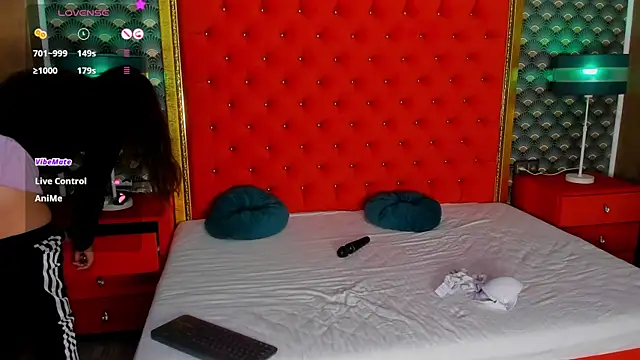 Snapshot of VallerieJones chatting on October 17, 2025, 8:28 am VallerieJones online show from October 17, 2025, 8:28 am