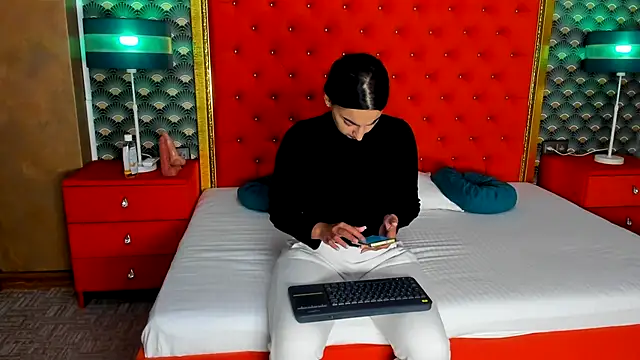 Snapshot of VallerieJones chatting on October 18, 2025, 10:27 am VallerieJones online show from October 18, 2025, 10:27 am