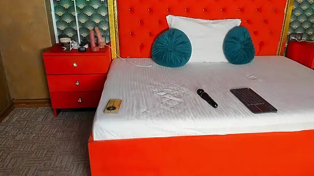 Snapshot of VallerieJones chatting on October 24, 2025, 7:43 pm VallerieJones online show from October 24, 2025, 7:43 pm