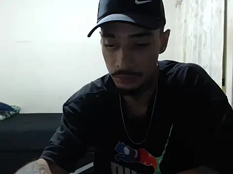 Snapshot of emiliano_hottt chatting on October 13, 2025, 10:10 pm emiliano hottt online show from October 13, 2025, 10:10 pm