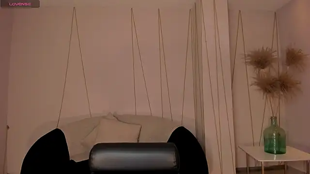 MaryLewis  online show from June 6, 2026, 12:43 pm