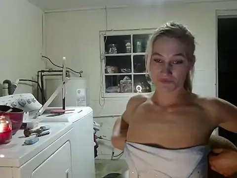Snapshot of missymilf chatting on January 31, 2025, 11:13 pm missymilf online show from January 31, 2025, 11:13 pm