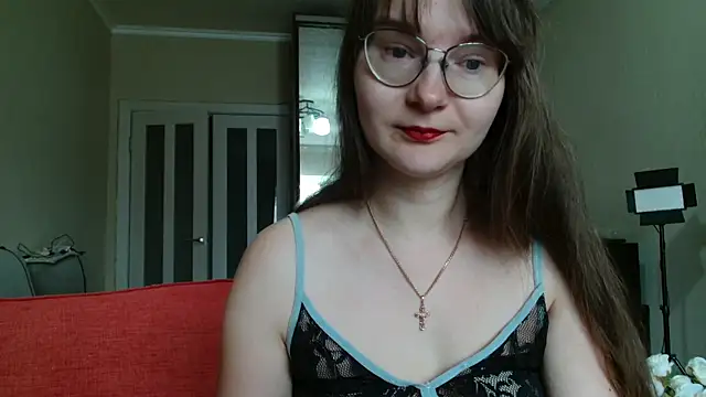 KiraGoldens online show from May 29, 2026, 6:11 am