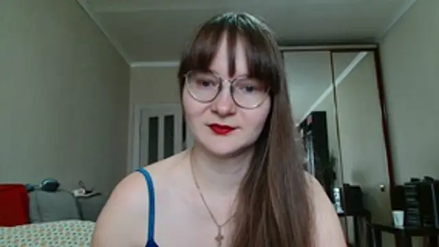 KiraGoldens online show from June 11, 2026, 6:33 am