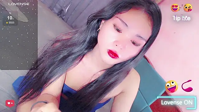 amomentoflust69 online show from April 2, 2026, 12:25 pm