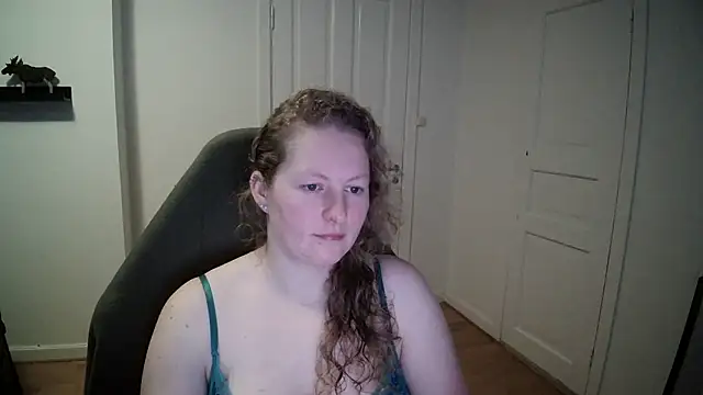 Snapshot of Girlnina-1995 chatting on December 3, 2024, 10:17 am Girlnina-1995 online show from December 3, 2024, 10:17 am