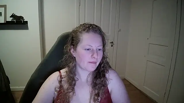 Snapshot of Girlnina-1995 chatting on December 9, 2024, 2:17 pm Girlnina-1995 online show from December 9, 2024, 2:17 pm
