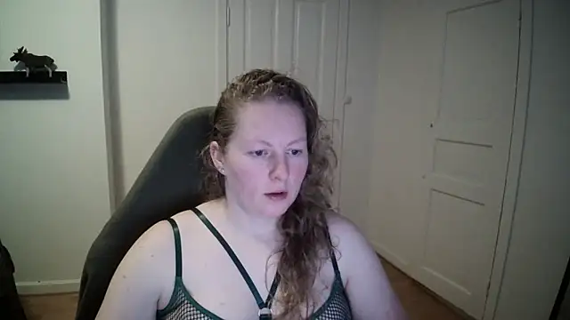 Snapshot of Girlnina-1995 chatting on December 10, 2024, 9:55 am Girlnina-1995 online show from December 10, 2024, 9:55 am