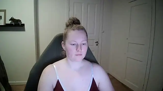 Snapshot of Girlnina-1995 chatting on December 16, 2024, 2:05 pm Girlnina-1995 online show from December 16, 2024, 2:05 pm