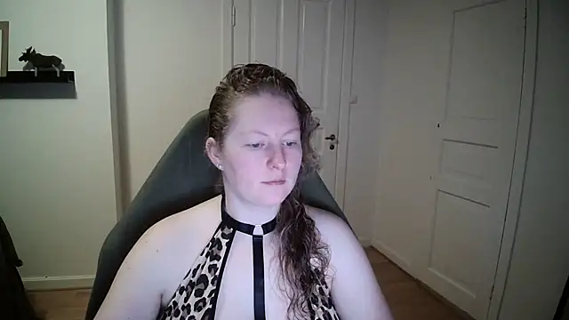 Snapshot of Girlnina-1995 chatting on December 18, 2024, 10:40 am Girlnina-1995 online show from December 18, 2024, 10:40 am