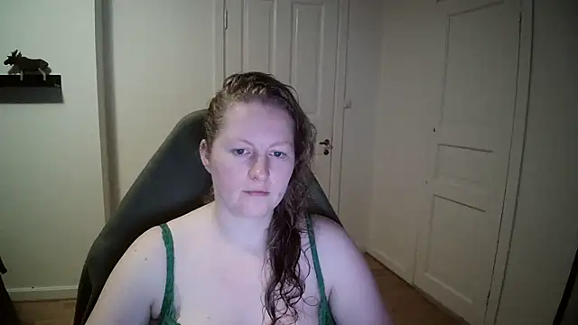 Snapshot of Girlnina-1995 chatting on December 19, 2024, 2:35 pm Girlnina-1995 online show from December 19, 2024, 2:35 pm