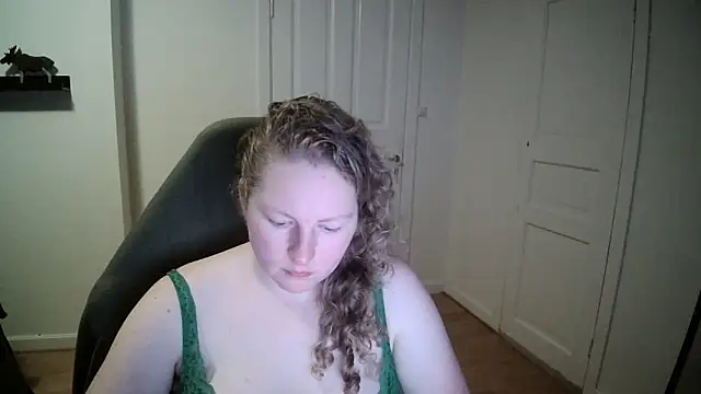 Snapshot of Girlnina-1995 chatting on December 19, 2024, 6:12 pm Girlnina-1995 online show from December 19, 2024, 6:12 pm