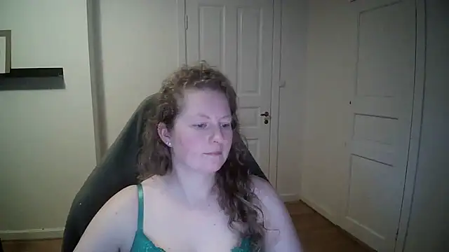 Snapshot of Girlnina-1995 chatting on January 14, 2025, 12:03 pm Girlnina-1995 online show from January 14, 2025, 12:03 pm