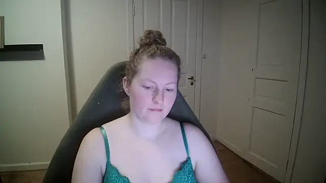 Snapshot of Girlnina-1995 chatting on January 21, 2025, 4:05 pm Girlnina-1995 online show from January 21, 2025, 4:05 pm
