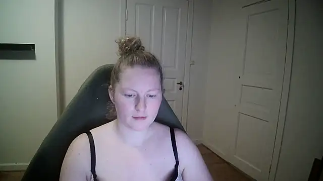 Snapshot of Girlnina-1995 chatting on January 23, 2025, 8:24 pm Girlnina-1995 online show from January 23, 2025, 8:24 pm