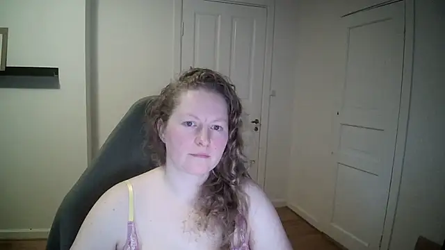 Snapshot of Girlnina-1995 chatting on February 3, 2025, 9:19 am Girlnina-1995 online show from February 3, 2025, 9:19 am