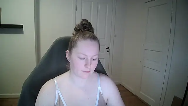 Snapshot of Girlnina-1995 chatting on February 5, 2025, 10:41 am Girlnina-1995 online show from February 5, 2025, 10:41 am