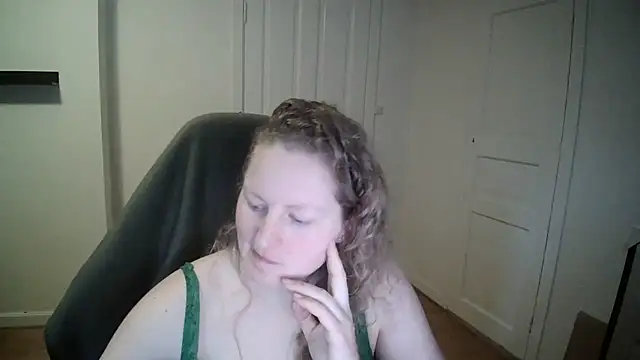 Snapshot of Girlnina-1995 chatting on February 10, 2025, 12:29 pm Girlnina-1995 online show from February 10, 2025, 12:29 pm