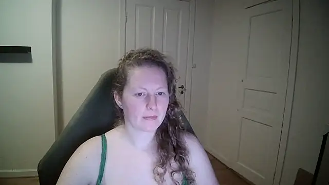 Snapshot of Girlnina-1995 chatting on February 10, 2025, 9:04 pm Girlnina-1995 online show from February 10, 2025, 9:04 pm