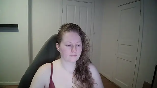 Snapshot of Girlnina-1995 chatting on February 17, 2025, 8:52 am Girlnina-1995 online show from February 17, 2025, 8:52 am